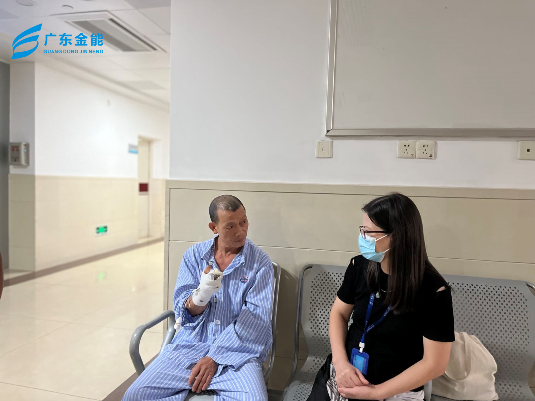 绿巨人黄色网站關愛，傳遞真情|廣東绿巨人黄色网站走訪慰問老員工親屬